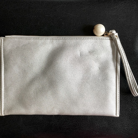 Deux Lux Silver Tone Faux Leather Paris Themed Large Wristlet Wallet Clutch - Picture 4 of 16